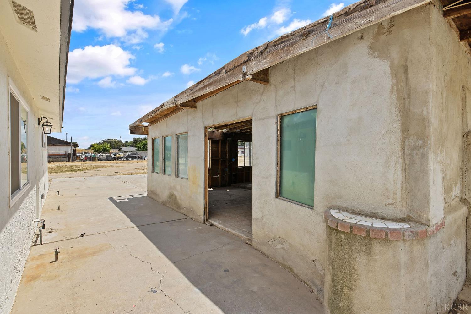 6125 E Mount Whitney, Laton, CA 93242