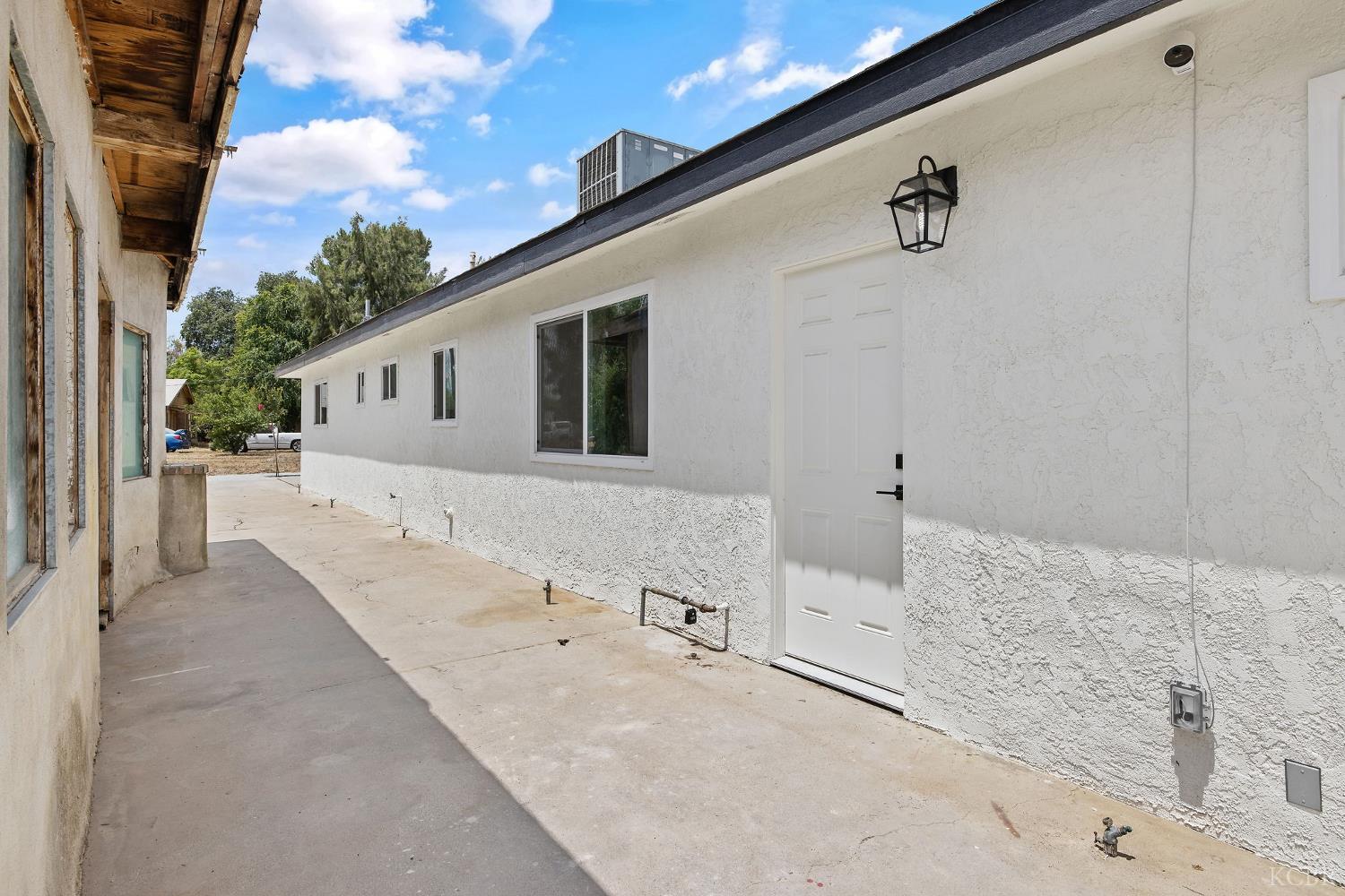 6125 E Mount Whitney, Laton, CA 93242