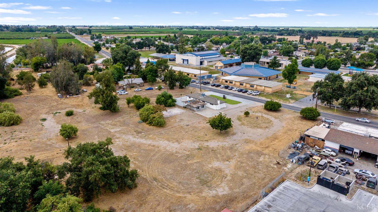 6125 E Mount Whitney, Laton, CA 93242