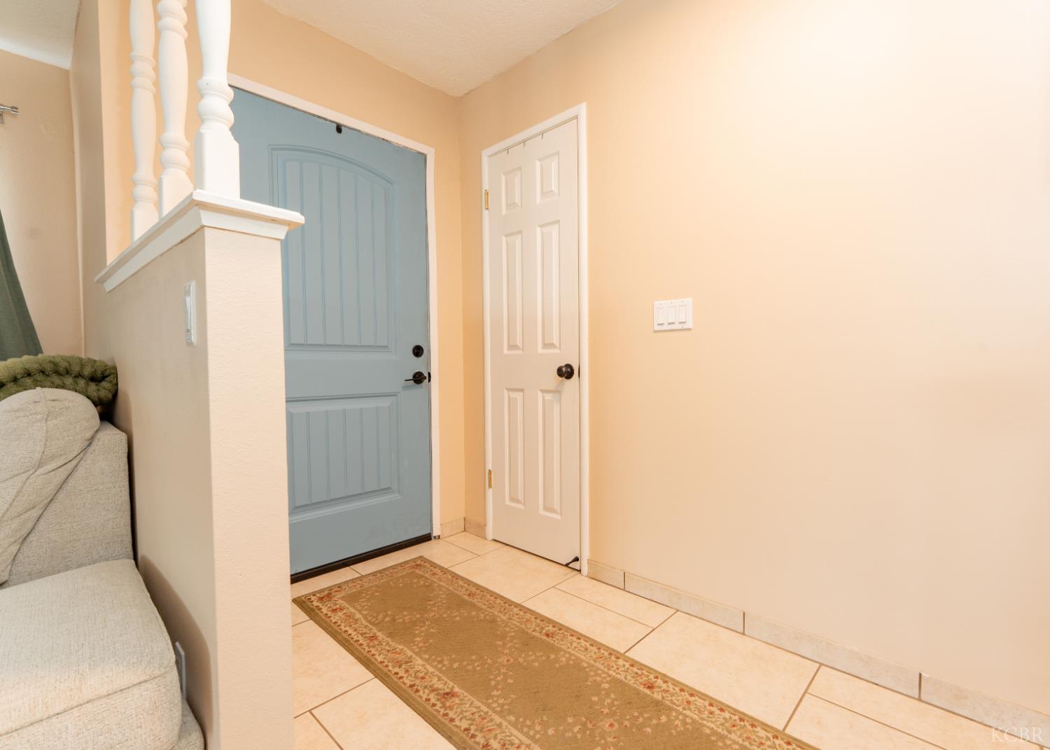 690 W Magnolia Ave, Hanford, CA 93230