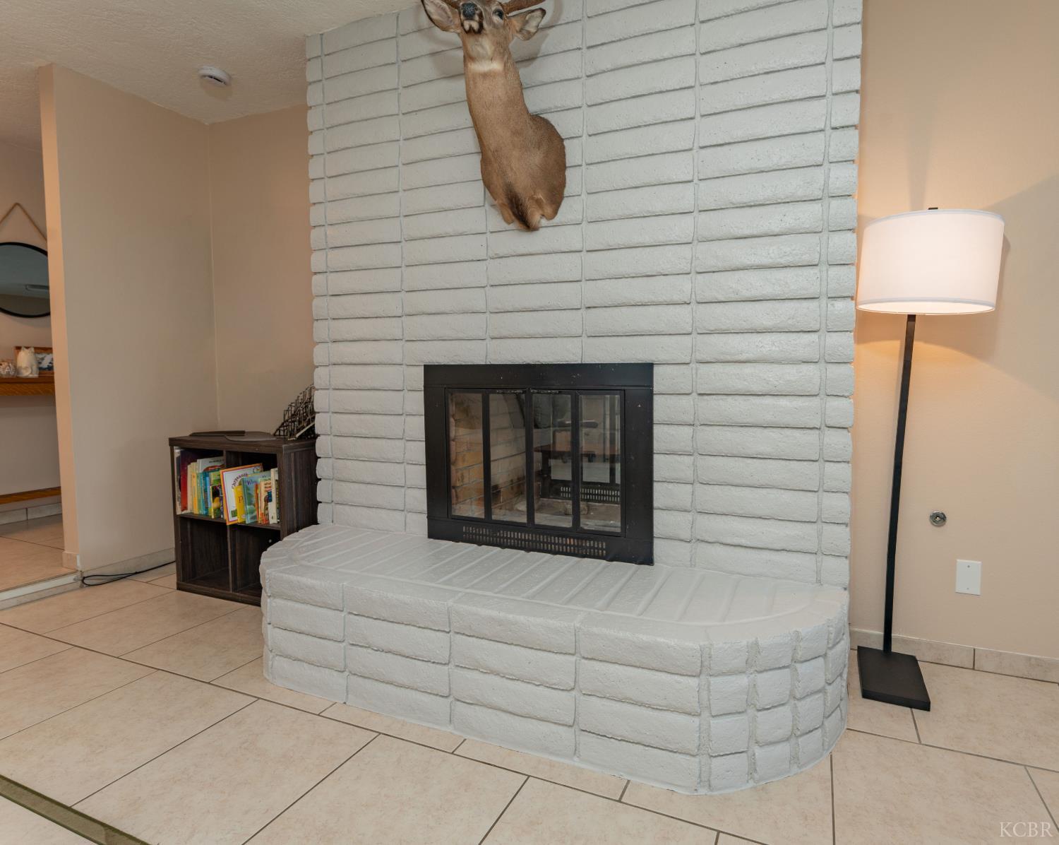 690 W Magnolia Ave, Hanford, CA 93230