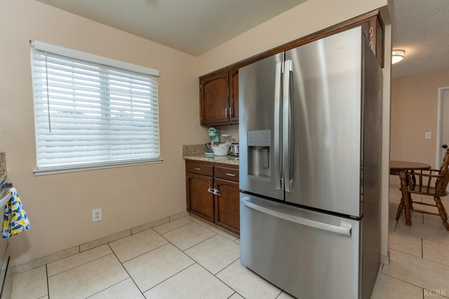 690 W Magnolia Ave, Hanford, CA 93230