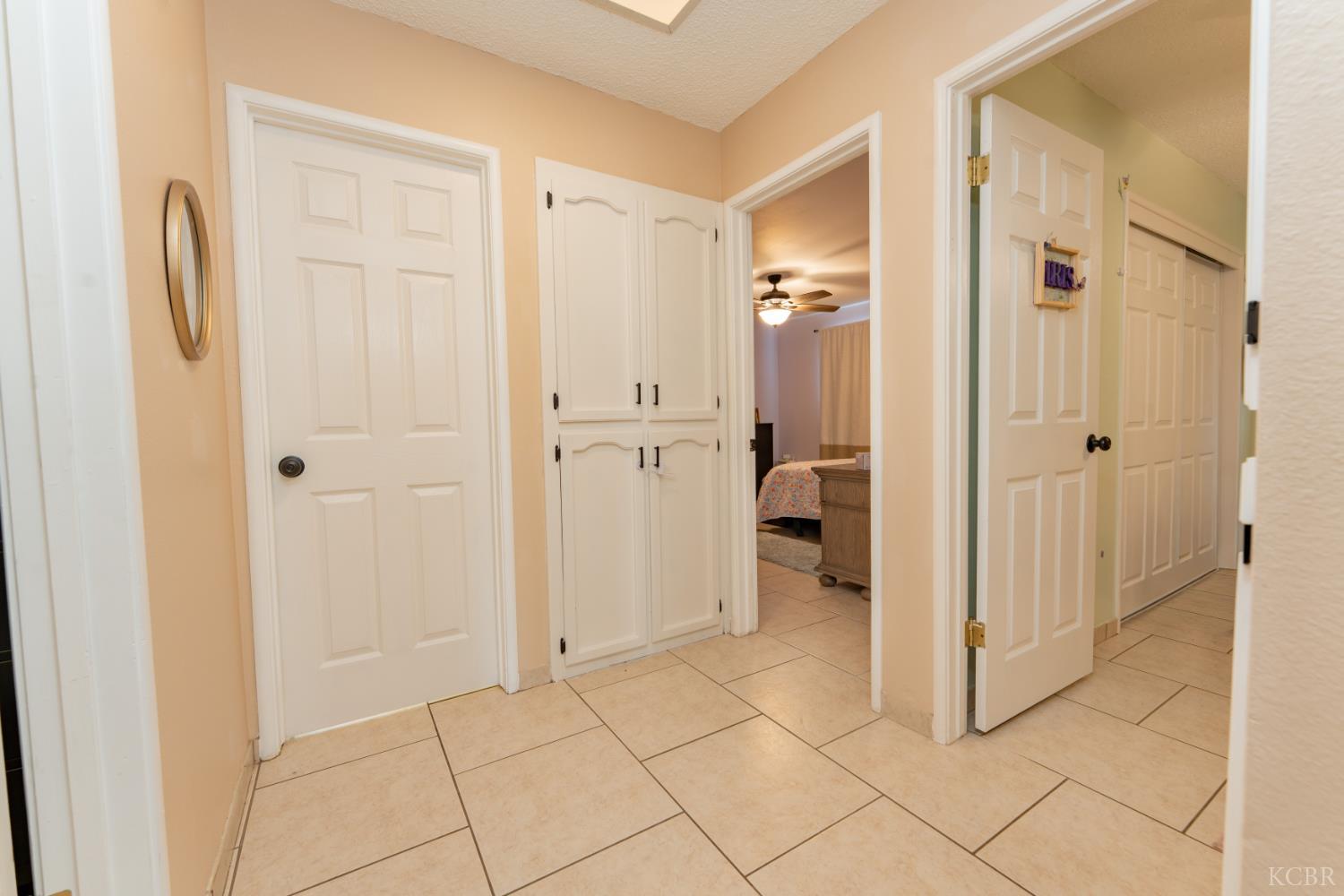 690 W Magnolia Ave, Hanford, CA 93230