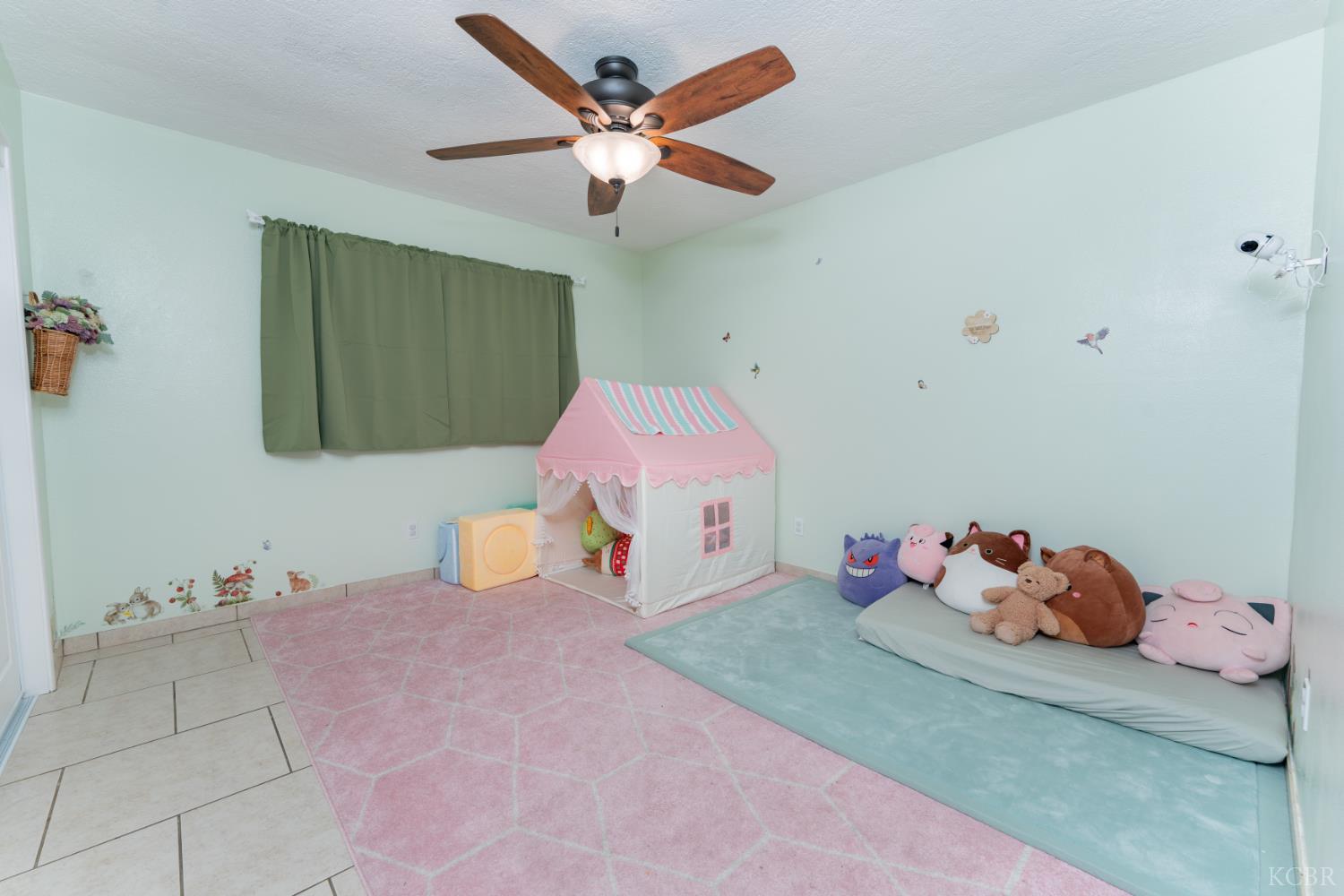690 W Magnolia Ave, Hanford, CA 93230