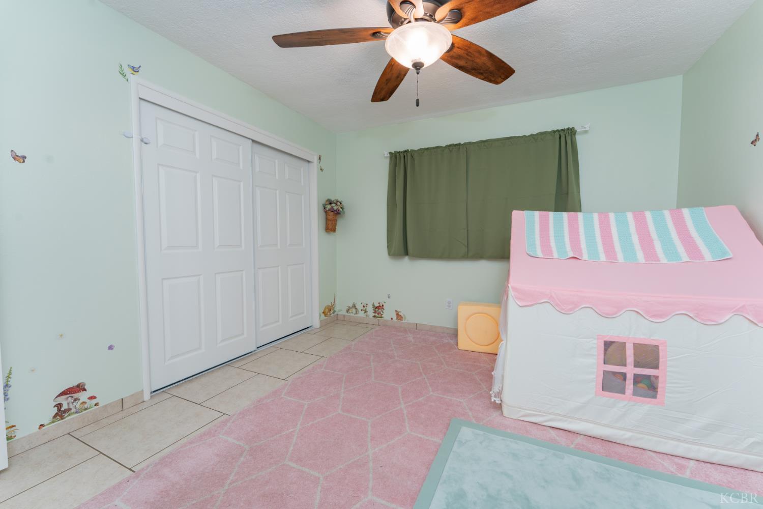 690 W Magnolia Ave, Hanford, CA 93230