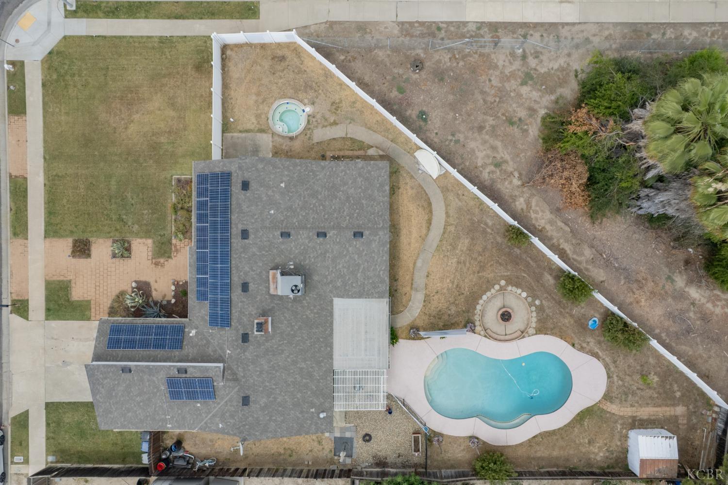 690 W Magnolia Ave, Hanford, CA 93230