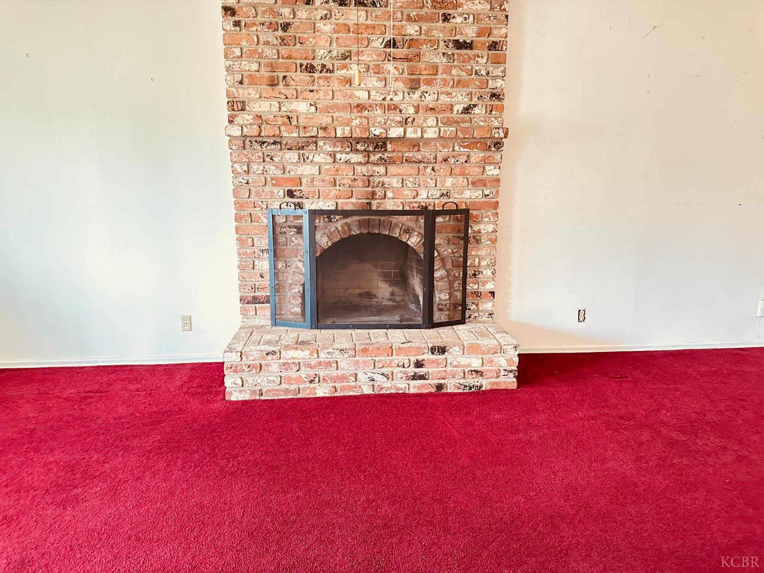 530 E 11th St E, Hanford, CA 93230