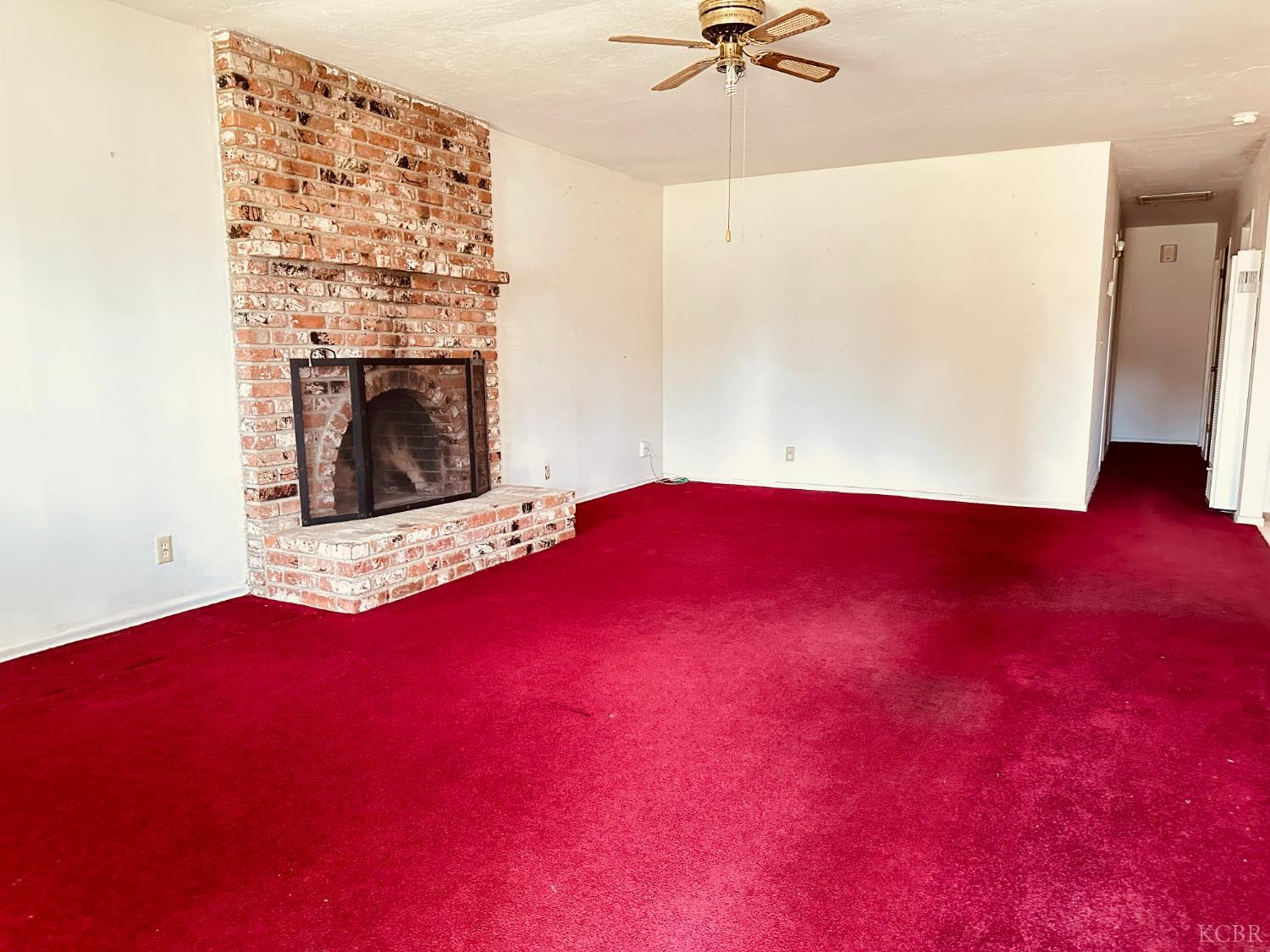 530 E 11th St E, Hanford, CA 93230