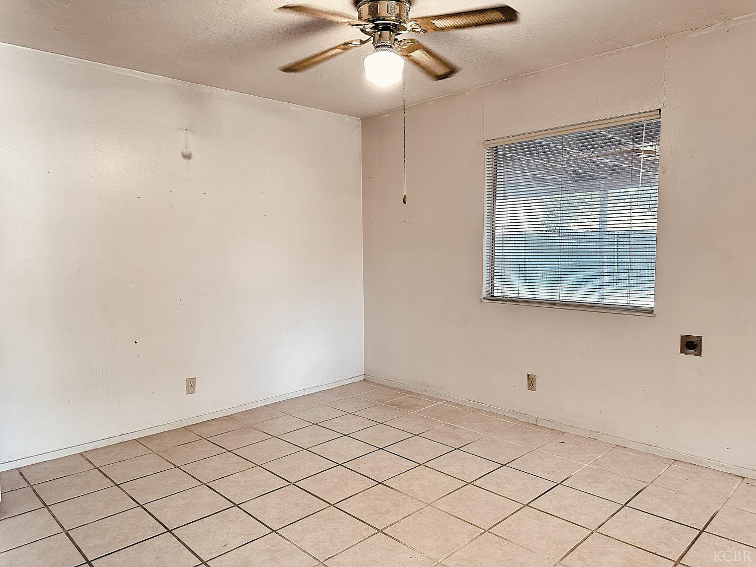 530 E 11th St E, Hanford, CA 93230