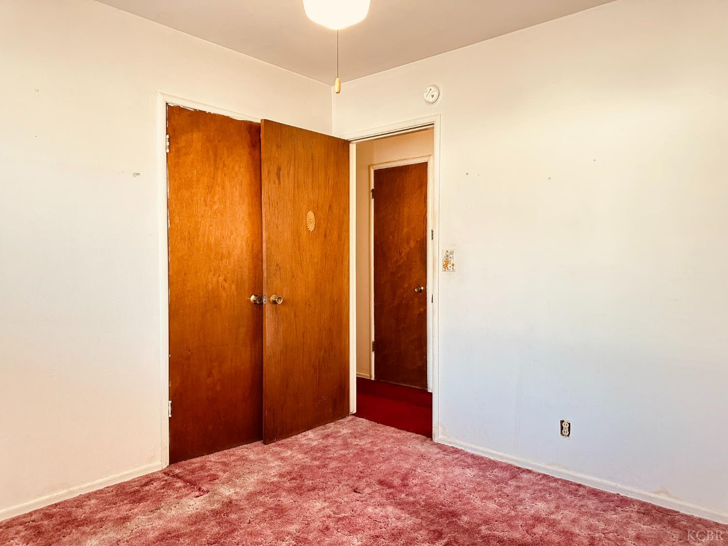 530 E 11th St E, Hanford, CA 93230