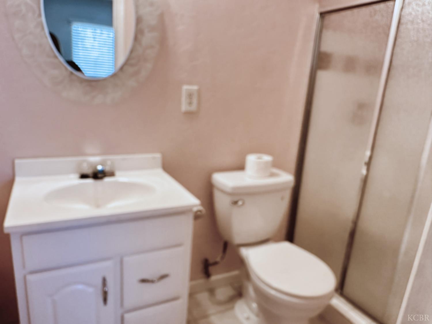 530 E 11th St E, Hanford, CA 93230