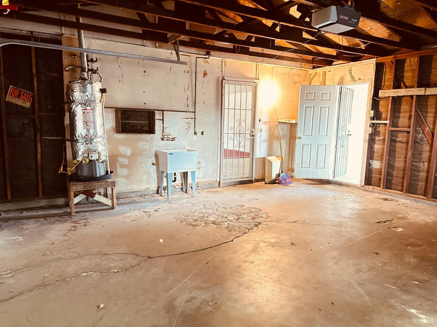 530 E 11th St E, Hanford, CA 93230
