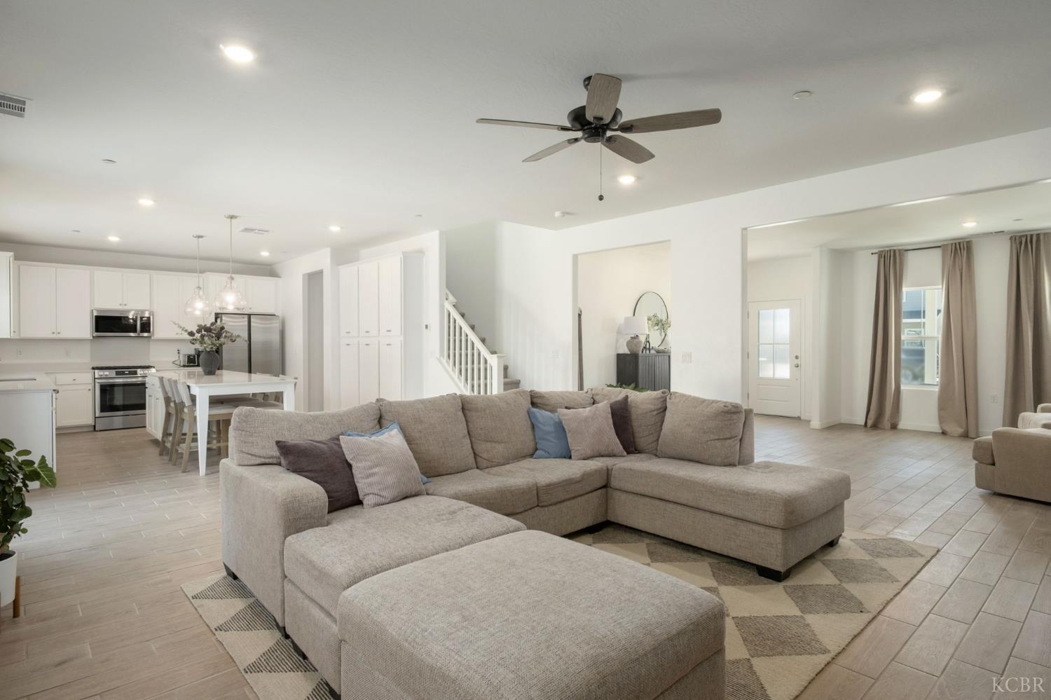 452 University Dr, Lemoore, CA 93245