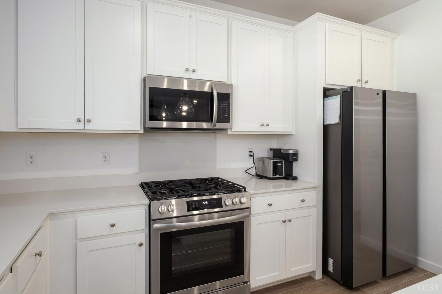 452 University Dr, Lemoore, CA 93245