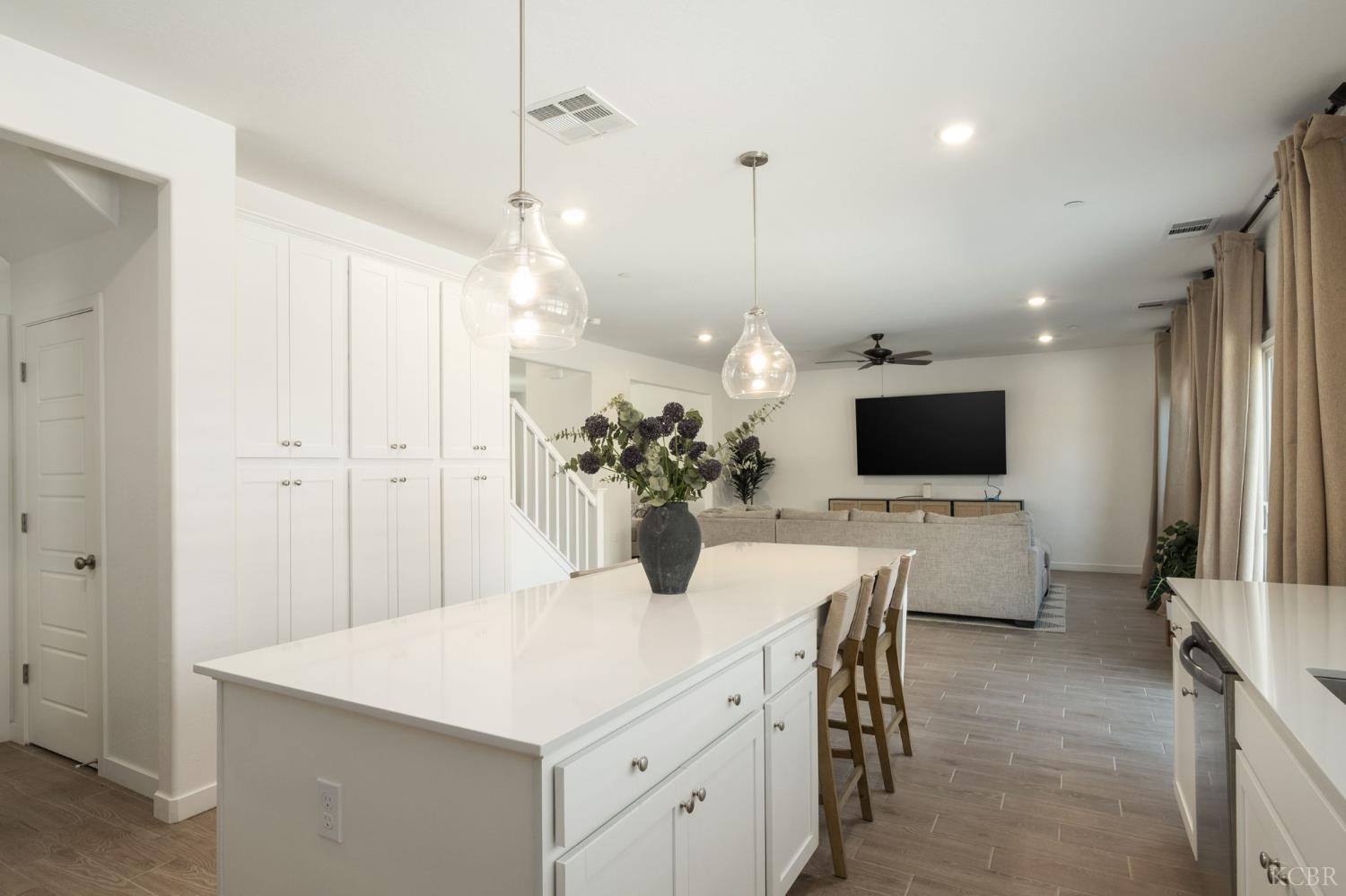 452 University Dr, Lemoore, CA 93245