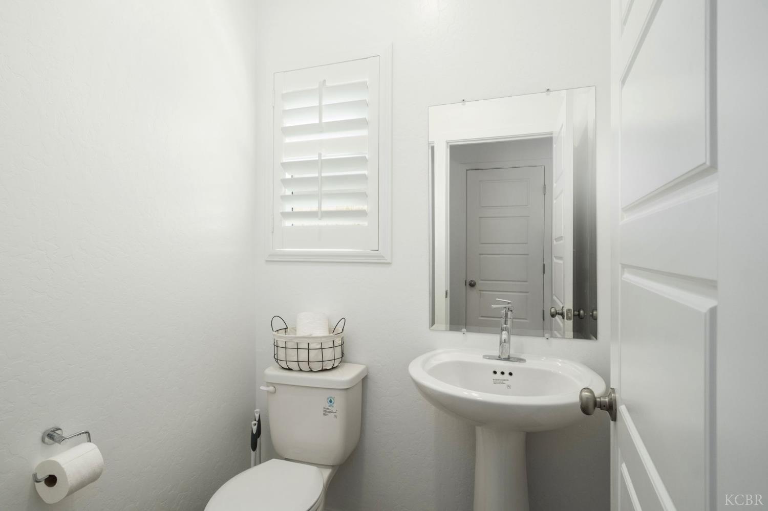 452 University Dr, Lemoore, CA 93245