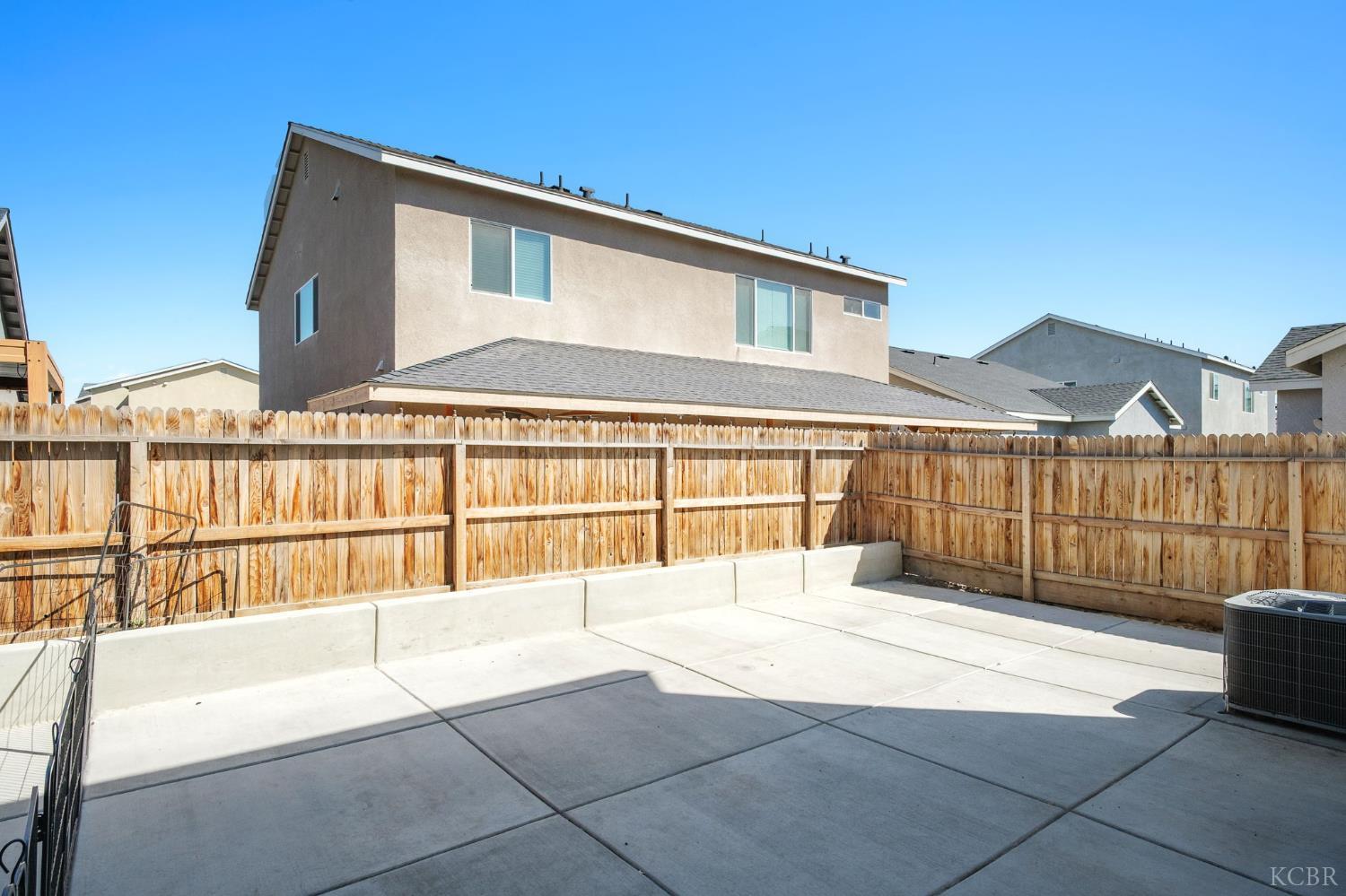 452 University Dr, Lemoore, CA 93245