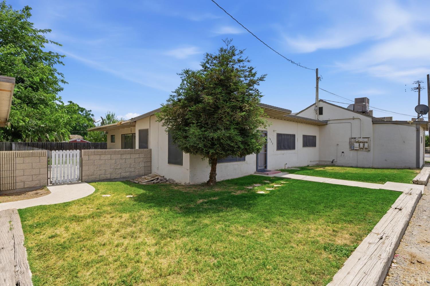2860 Waukena Dr, Tulare, CA 93274
