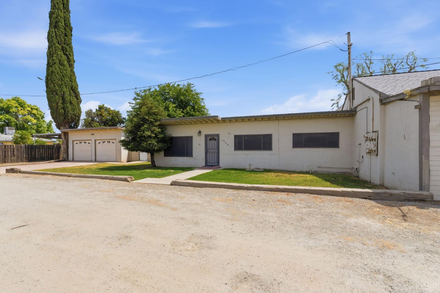 2860 Waukena Dr, Tulare, CA 93274