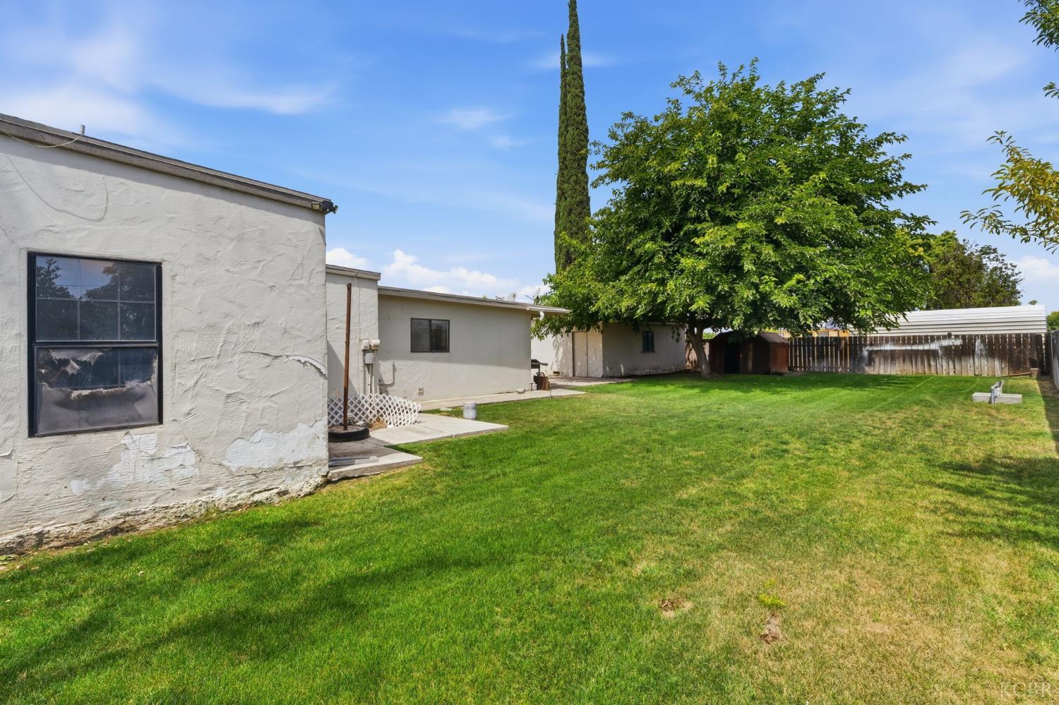 2860 Waukena Dr, Tulare, CA 93274