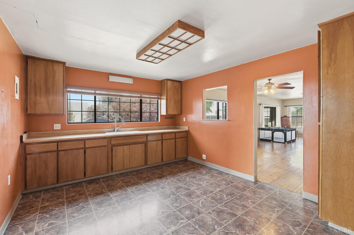 2860 Waukena Dr, Tulare, CA 93274