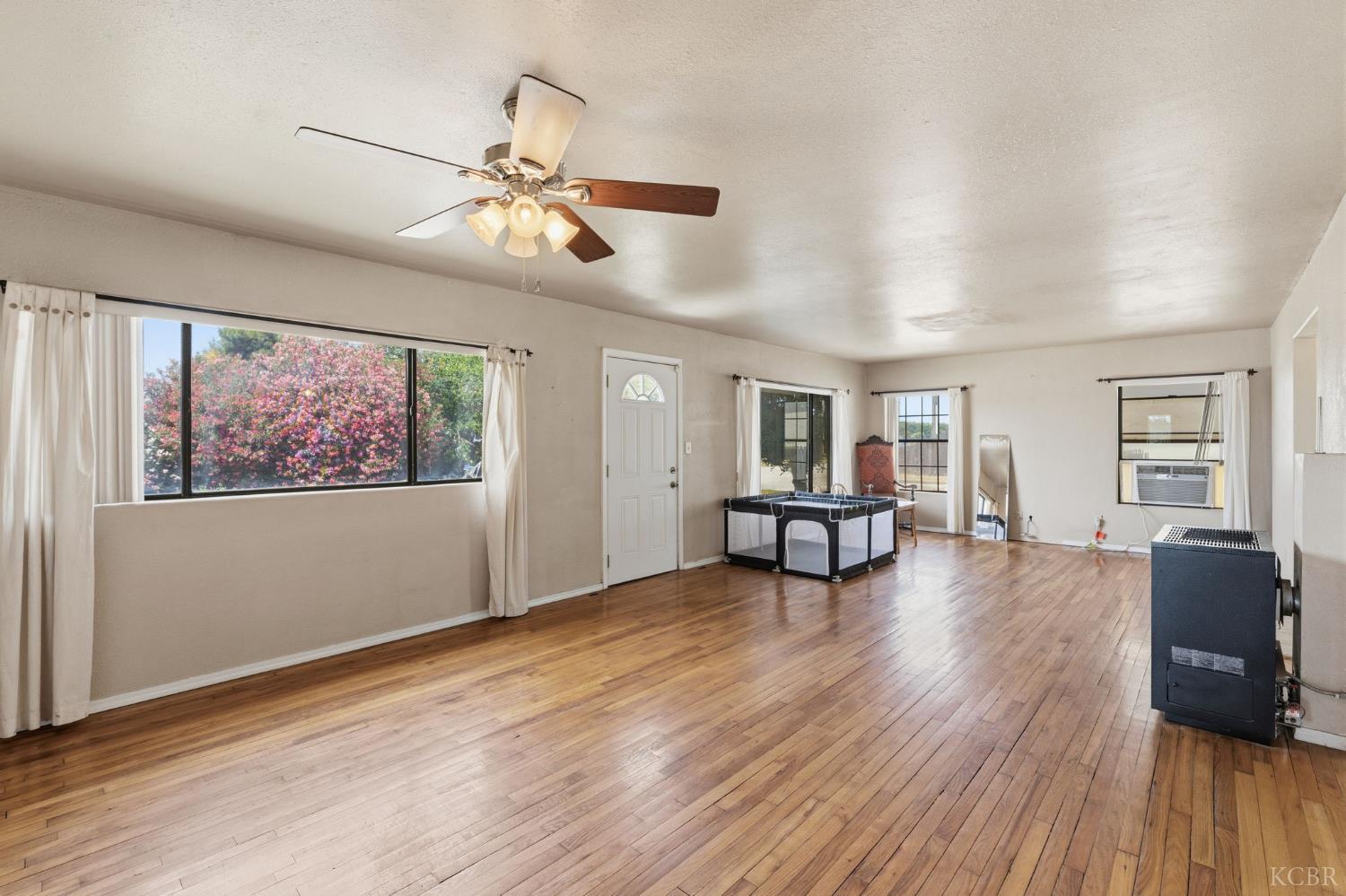 2860 Waukena Dr, Tulare, CA 93274