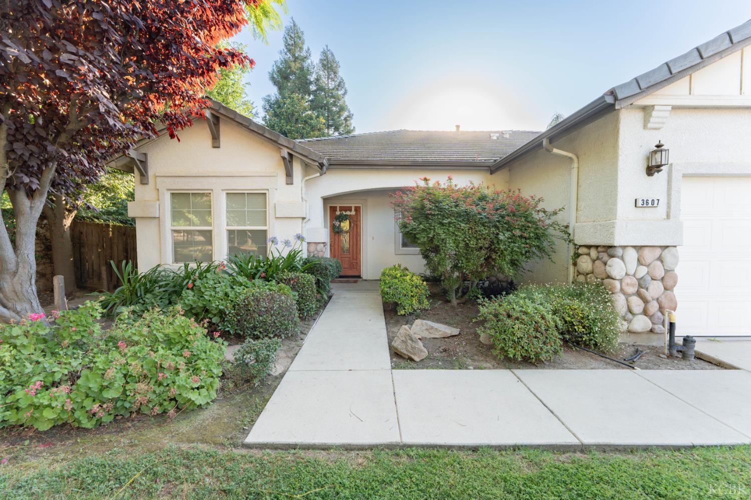 3607 N Mendonca St, Visalia, CA 93291