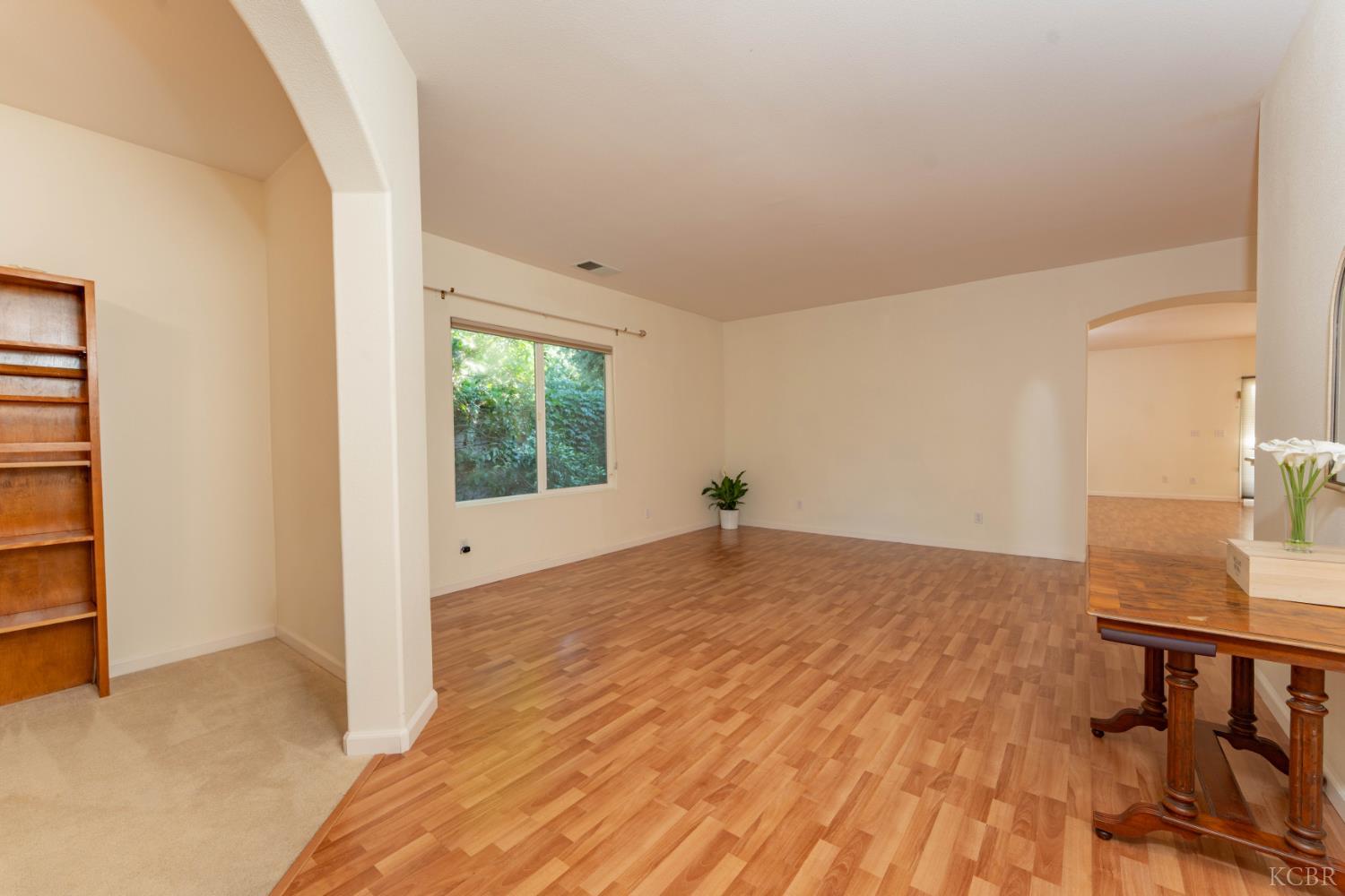 3607 N Mendonca St, Visalia, CA 93291