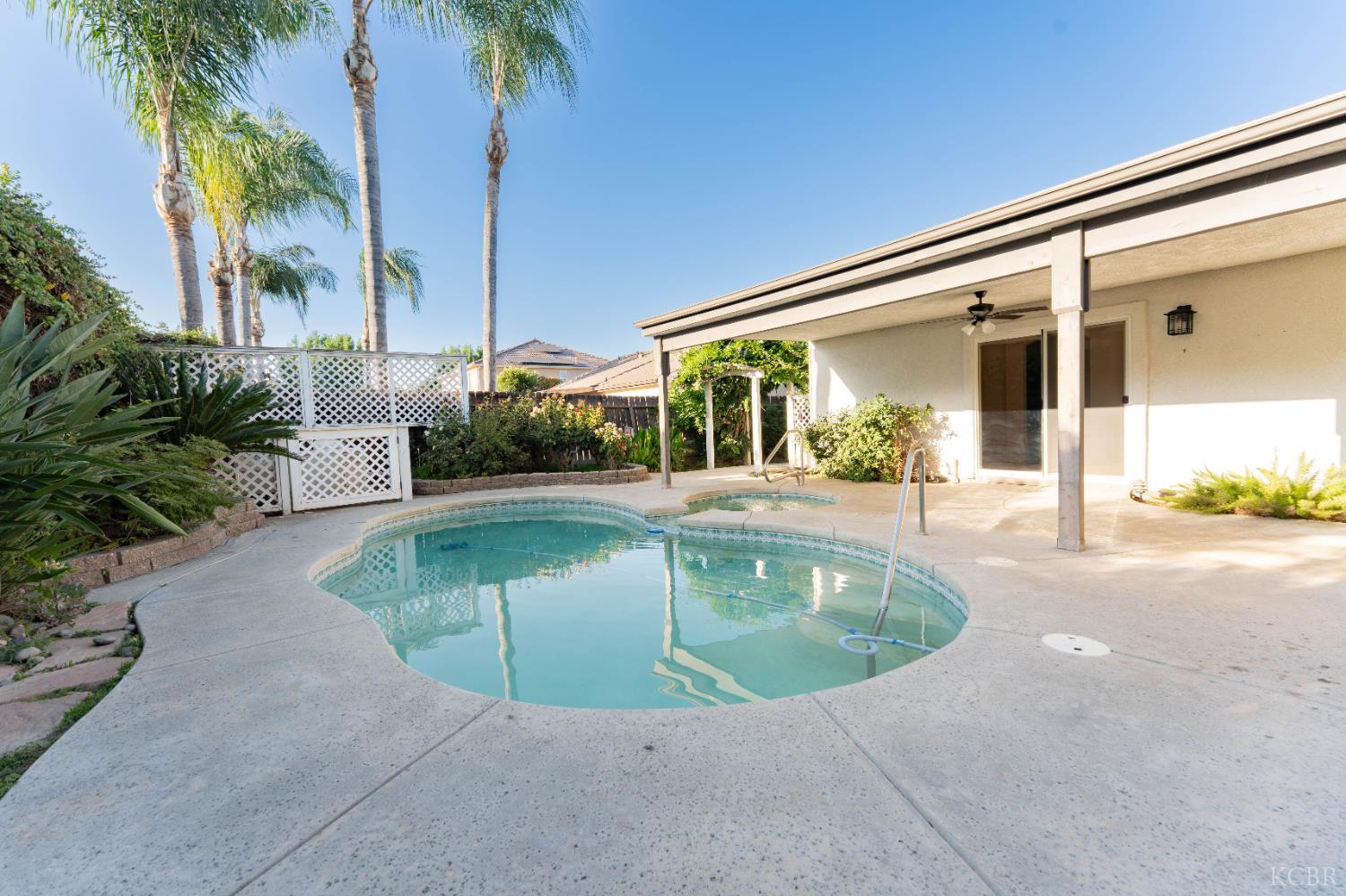 3607 N Mendonca St, Visalia, CA 93291