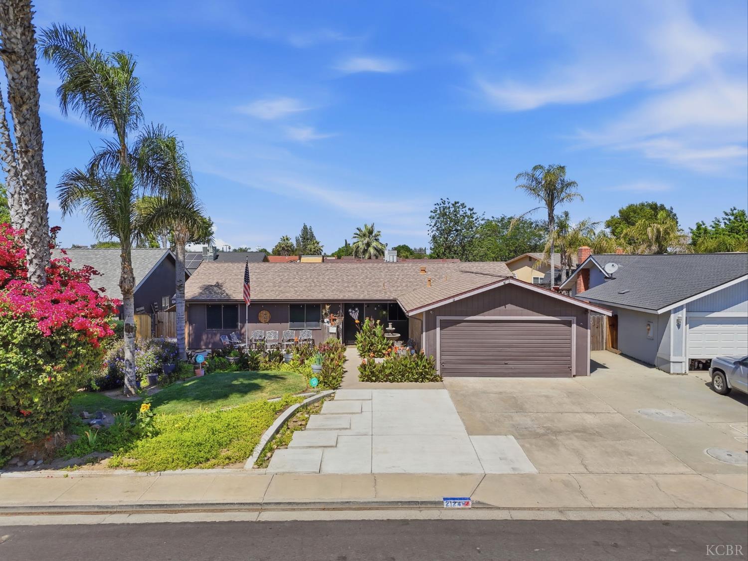 2124 Neill Way, Hanford, CA 93230