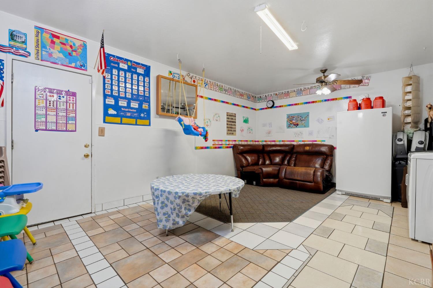2124 Neill Way, Hanford, CA 93230