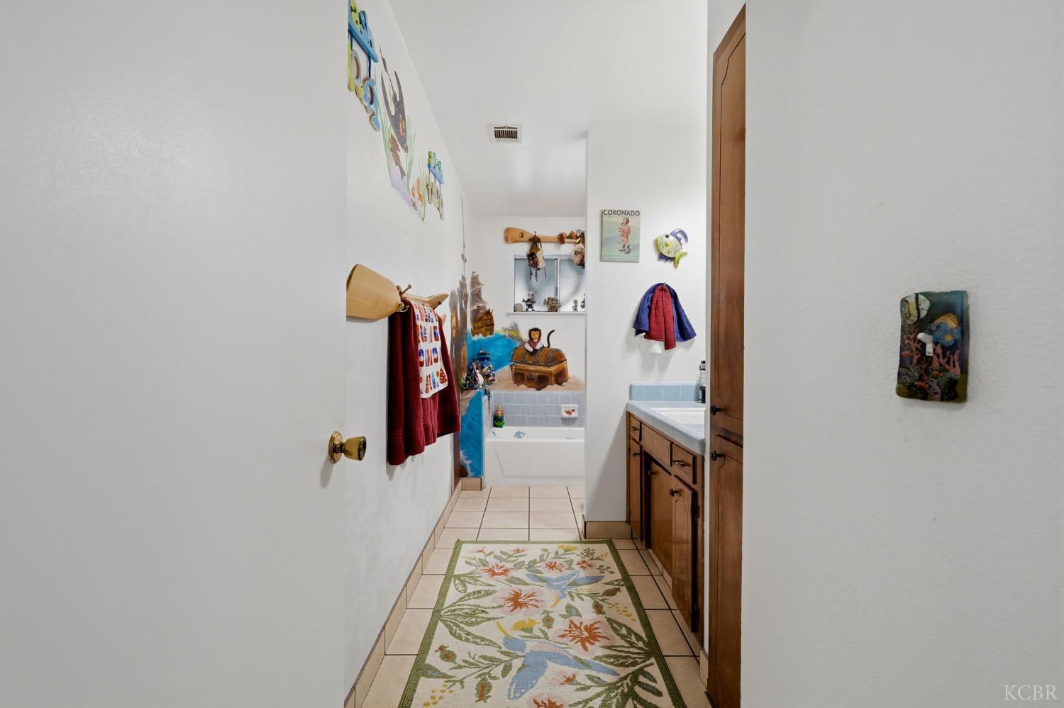 2124 Neill Way, Hanford, CA 93230