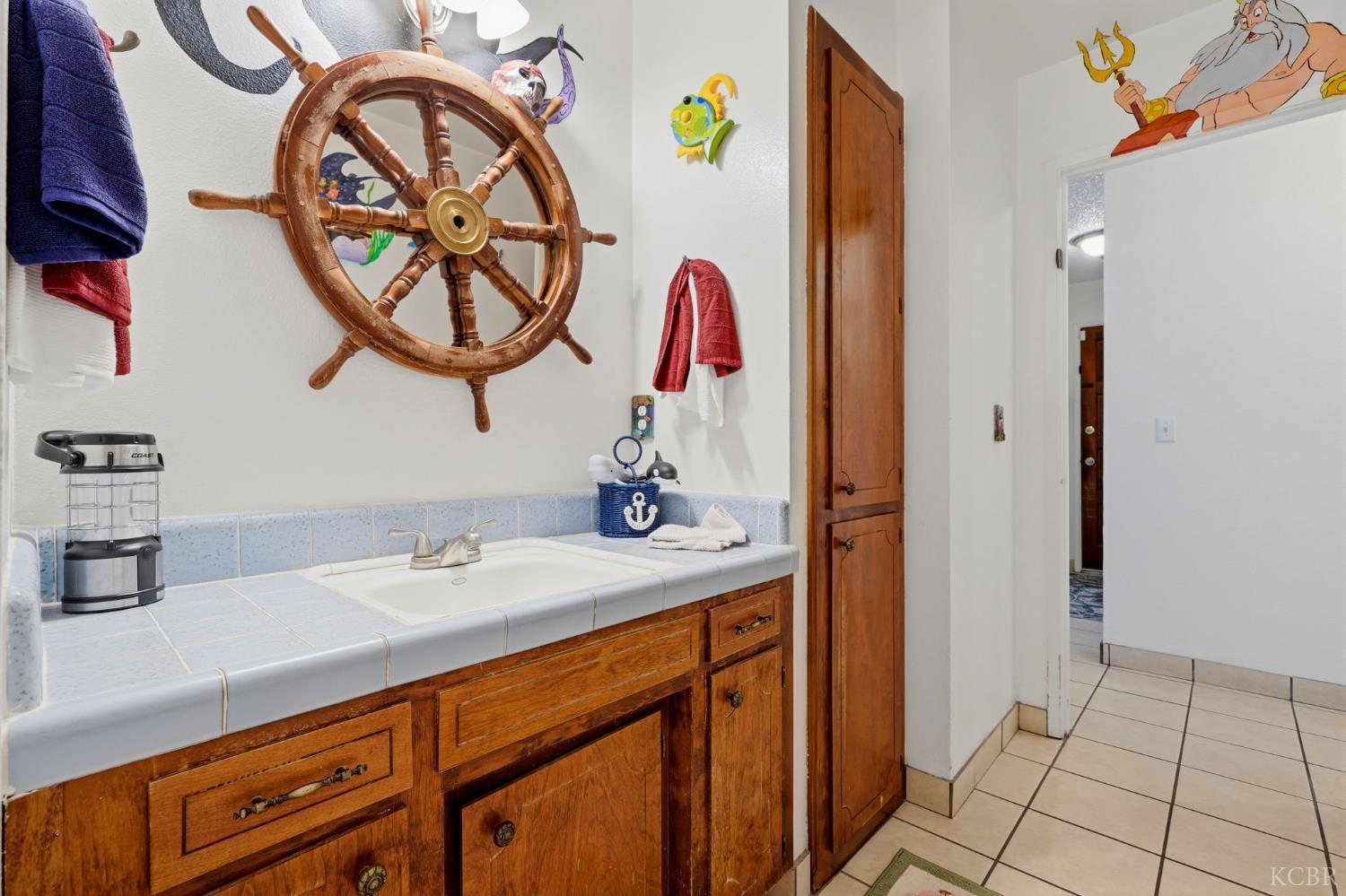 2124 Neill Way, Hanford, CA 93230