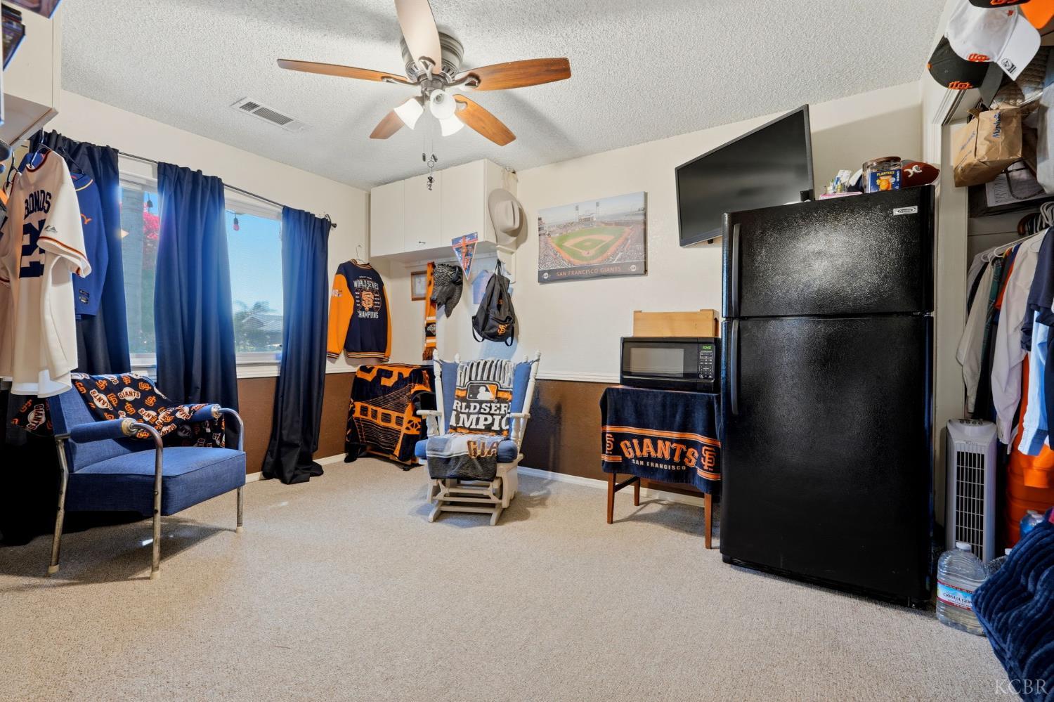 2124 Neill Way, Hanford, CA 93230