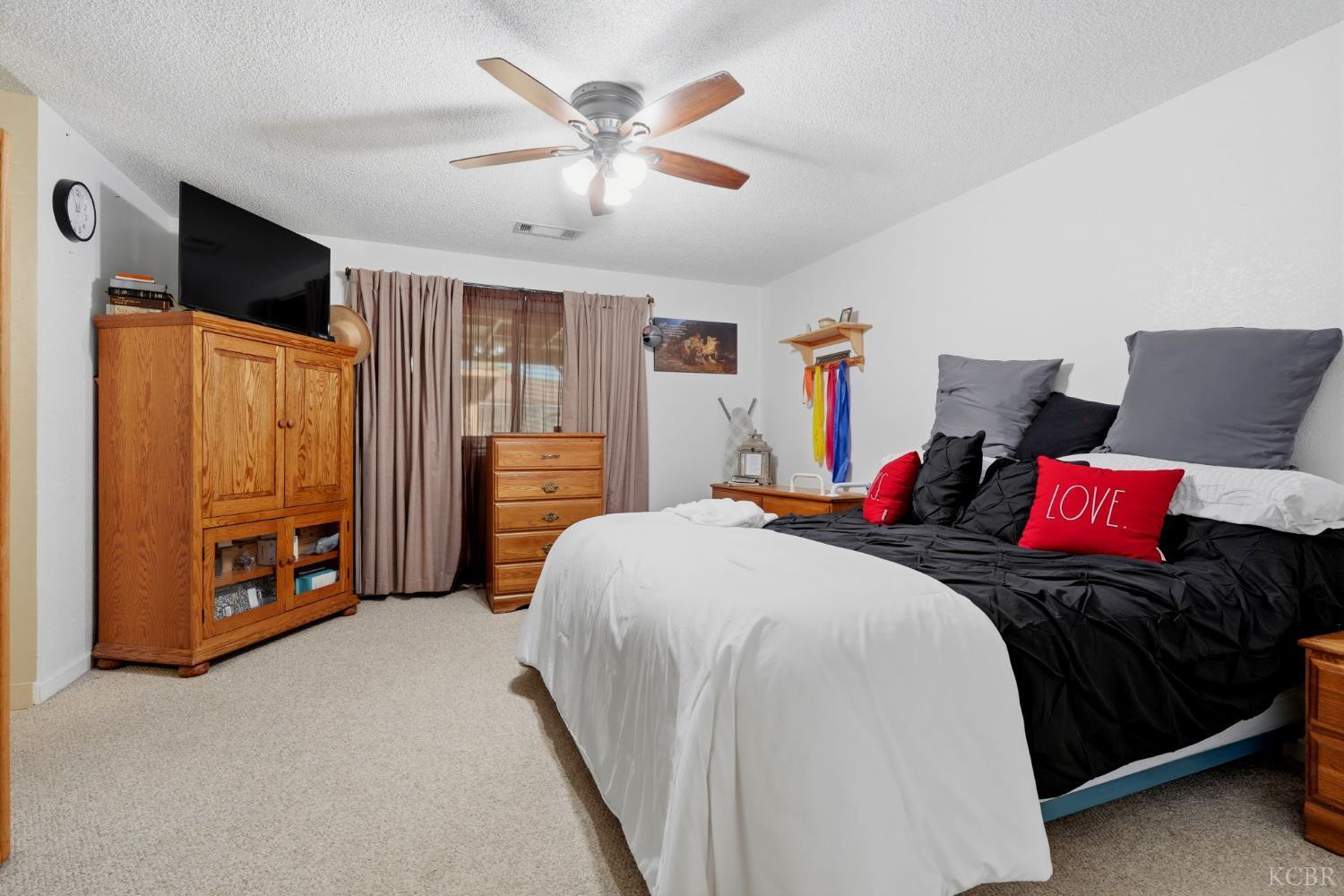 2124 Neill Way, Hanford, CA 93230