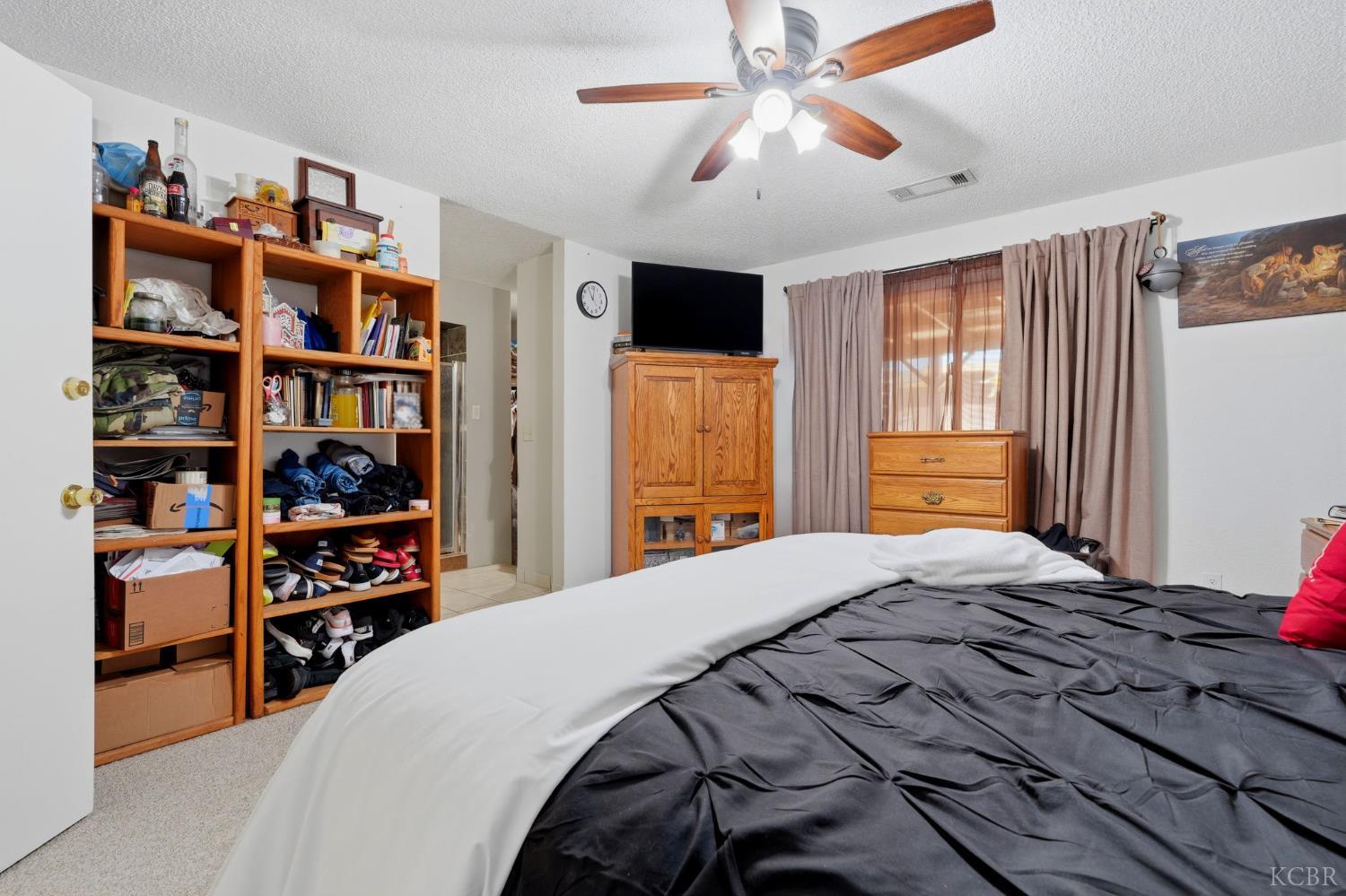 2124 Neill Way, Hanford, CA 93230