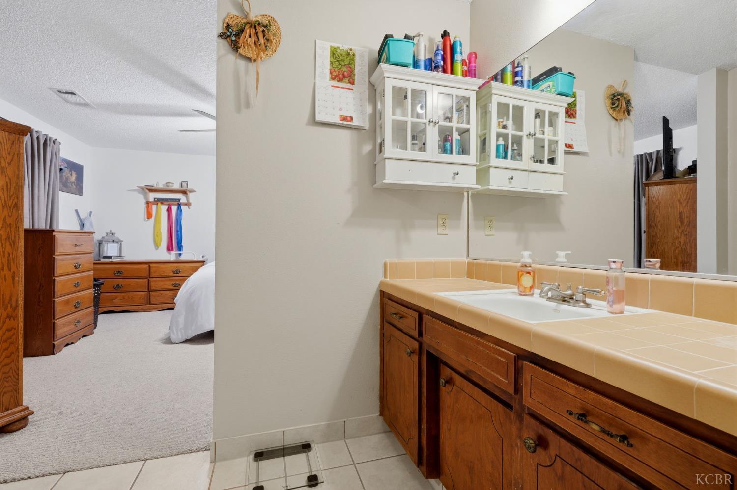 2124 Neill Way, Hanford, CA 93230