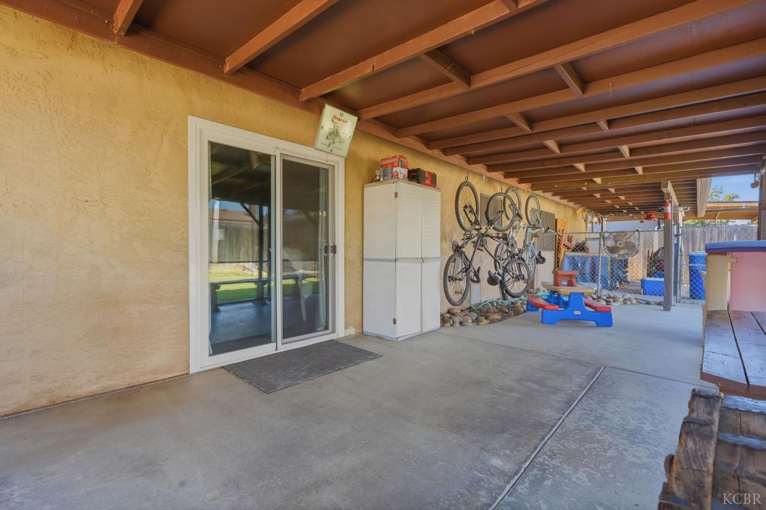 2124 Neill Way, Hanford, CA 93230