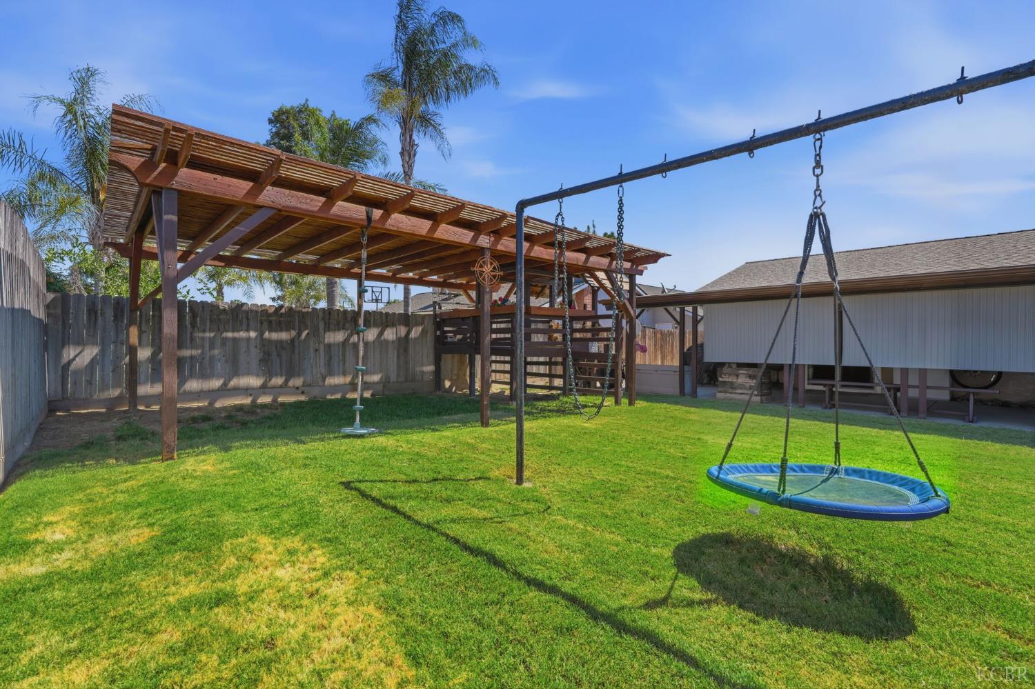 2124 Neill Way, Hanford, CA 93230