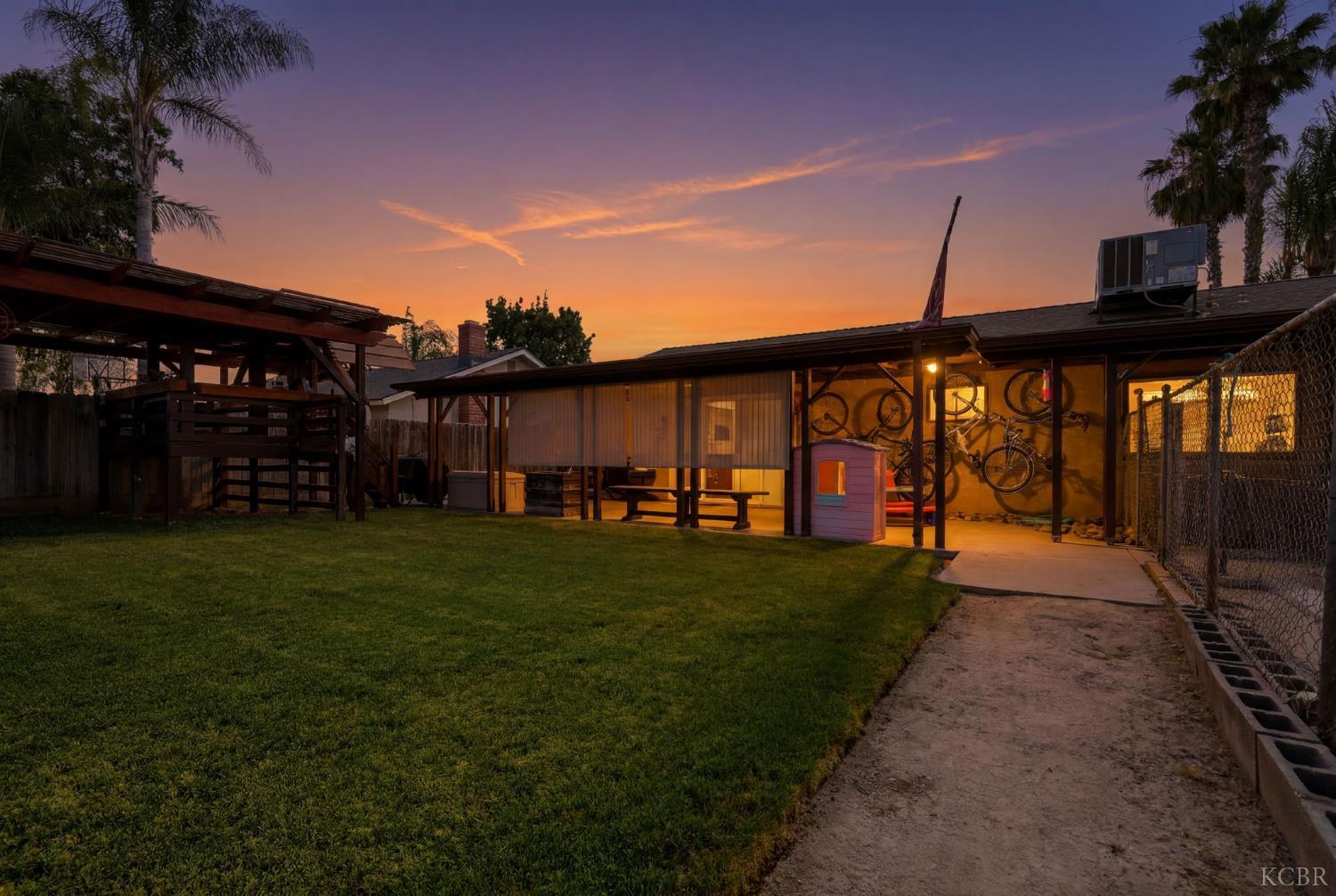 2124 Neill Way, Hanford, CA 93230