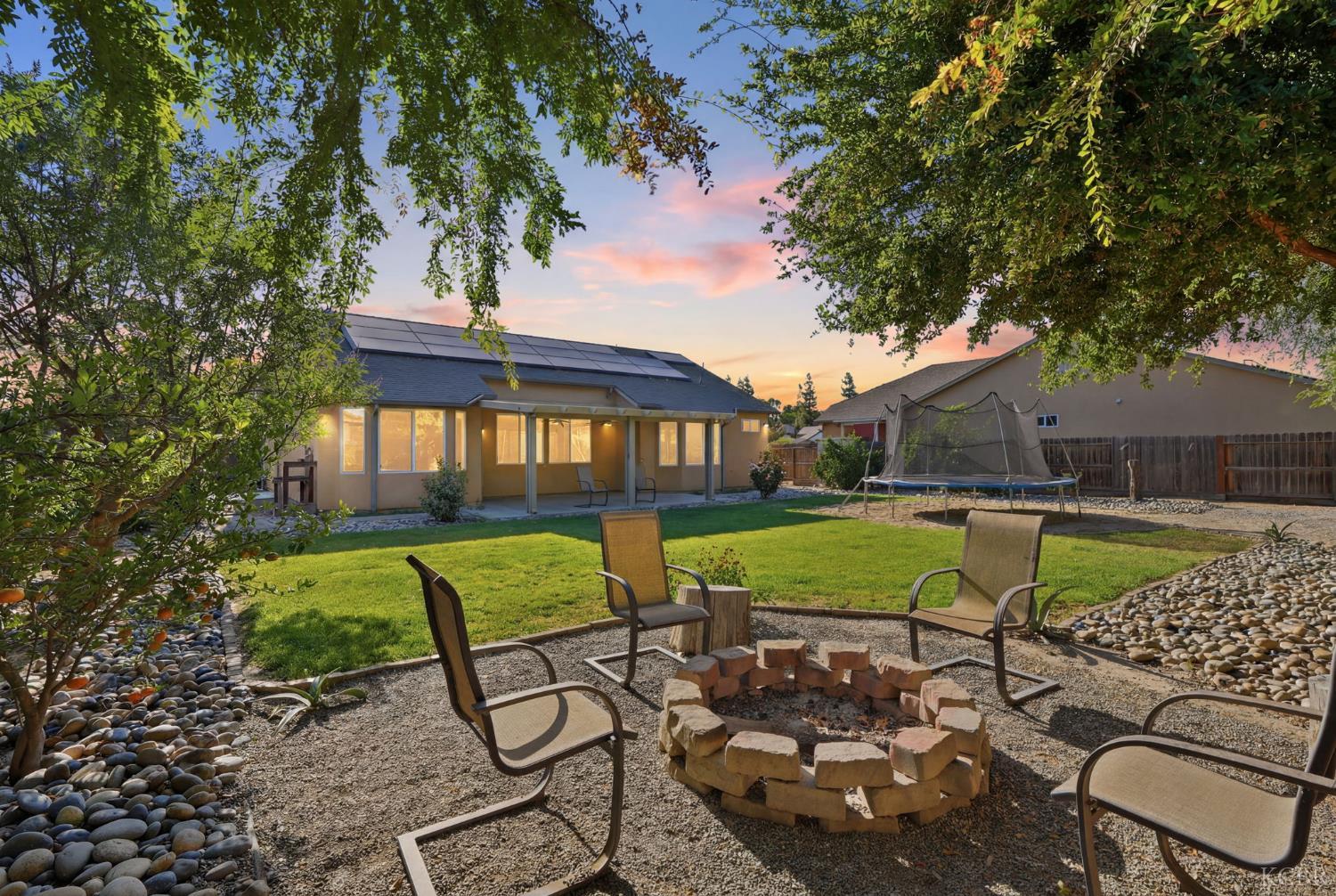 1078 Geneva Dr, Lemoore, CA 93245