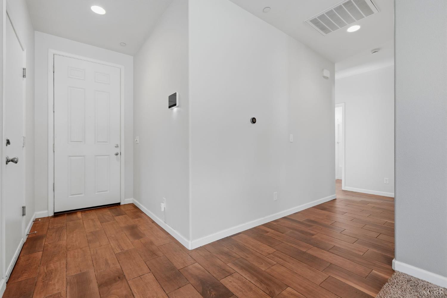 1078 Geneva Dr, Lemoore, CA 93245