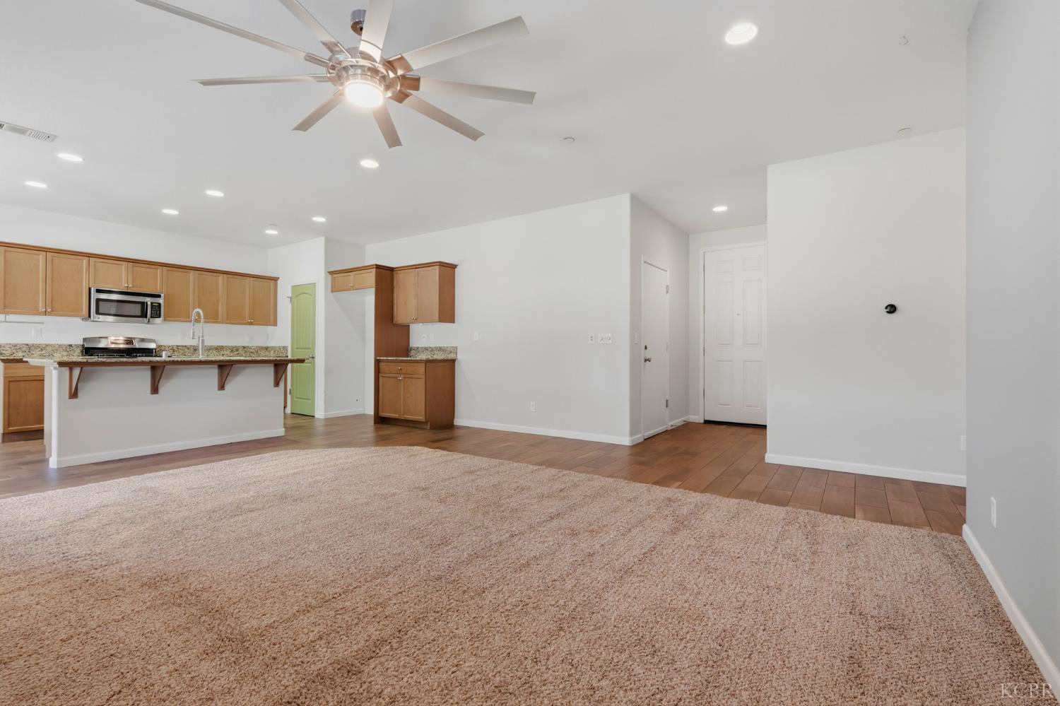 1078 Geneva Dr, Lemoore, CA 93245