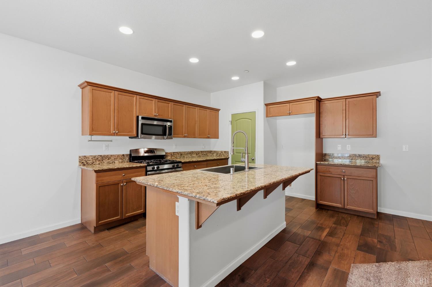 1078 Geneva Dr, Lemoore, CA 93245