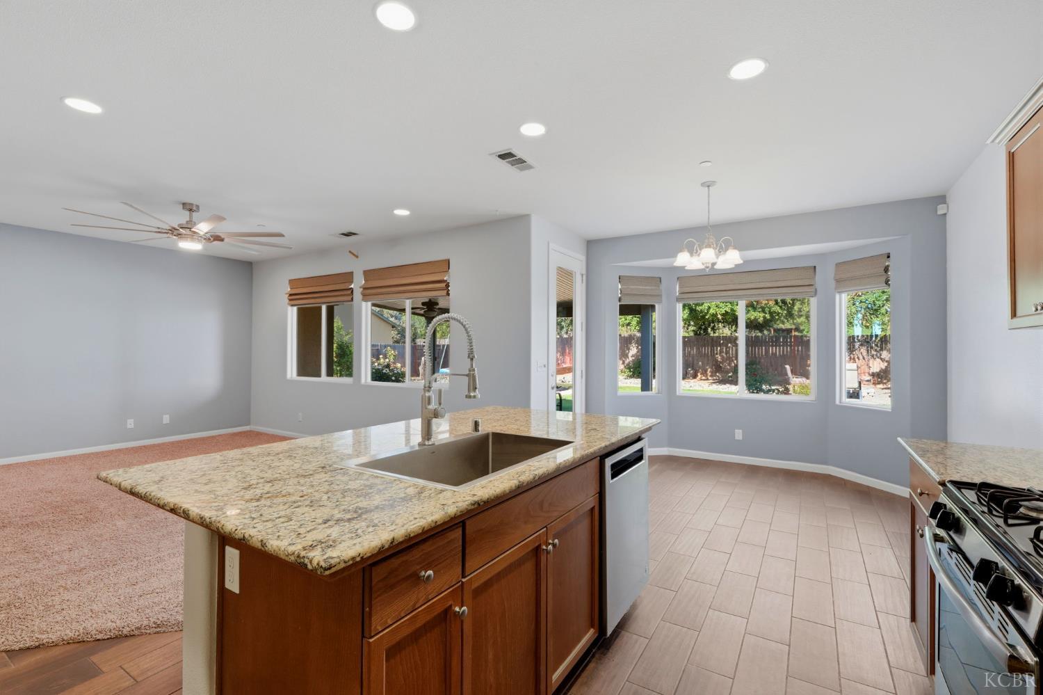 1078 Geneva Dr, Lemoore, CA 93245