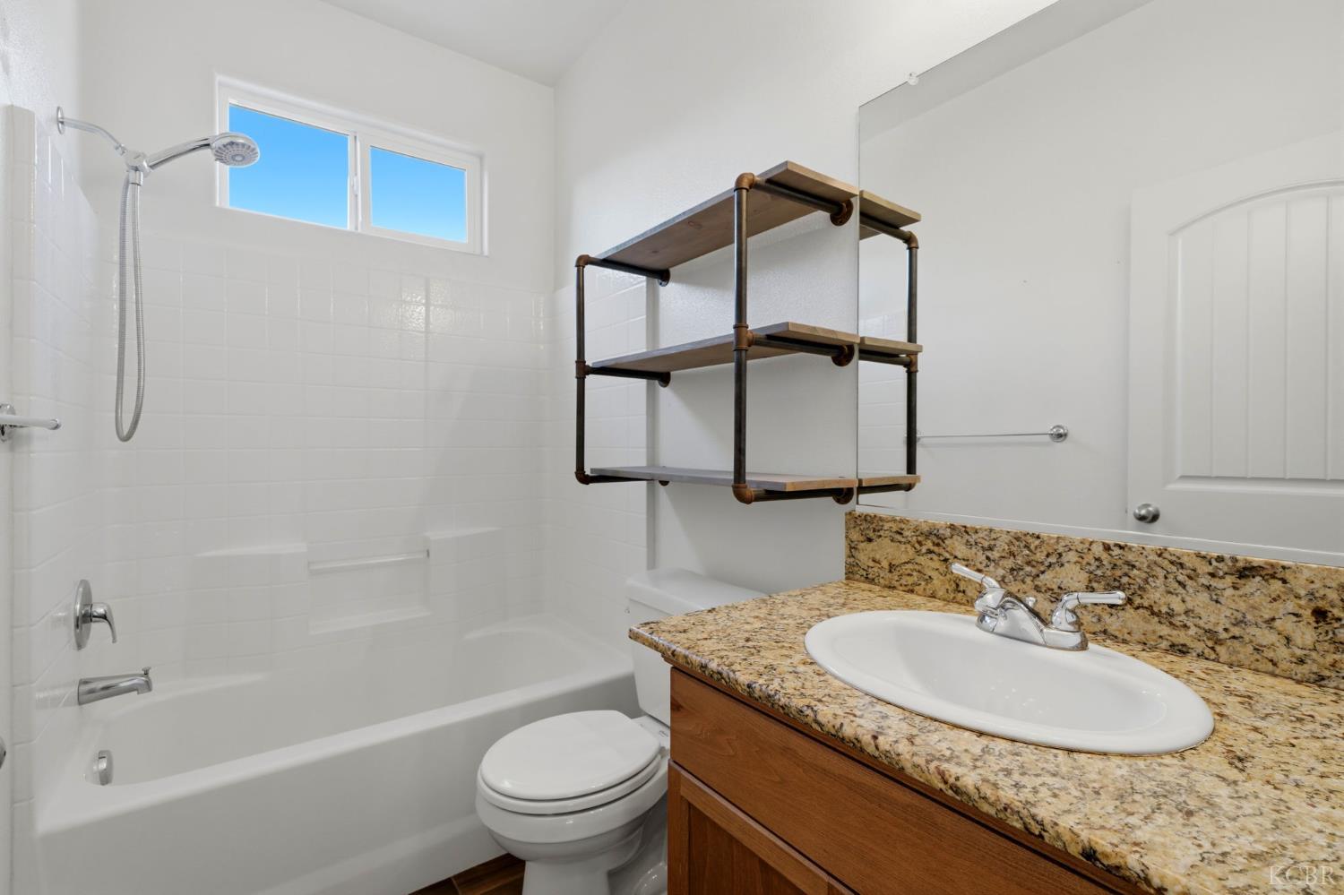 1078 Geneva Dr, Lemoore, CA 93245