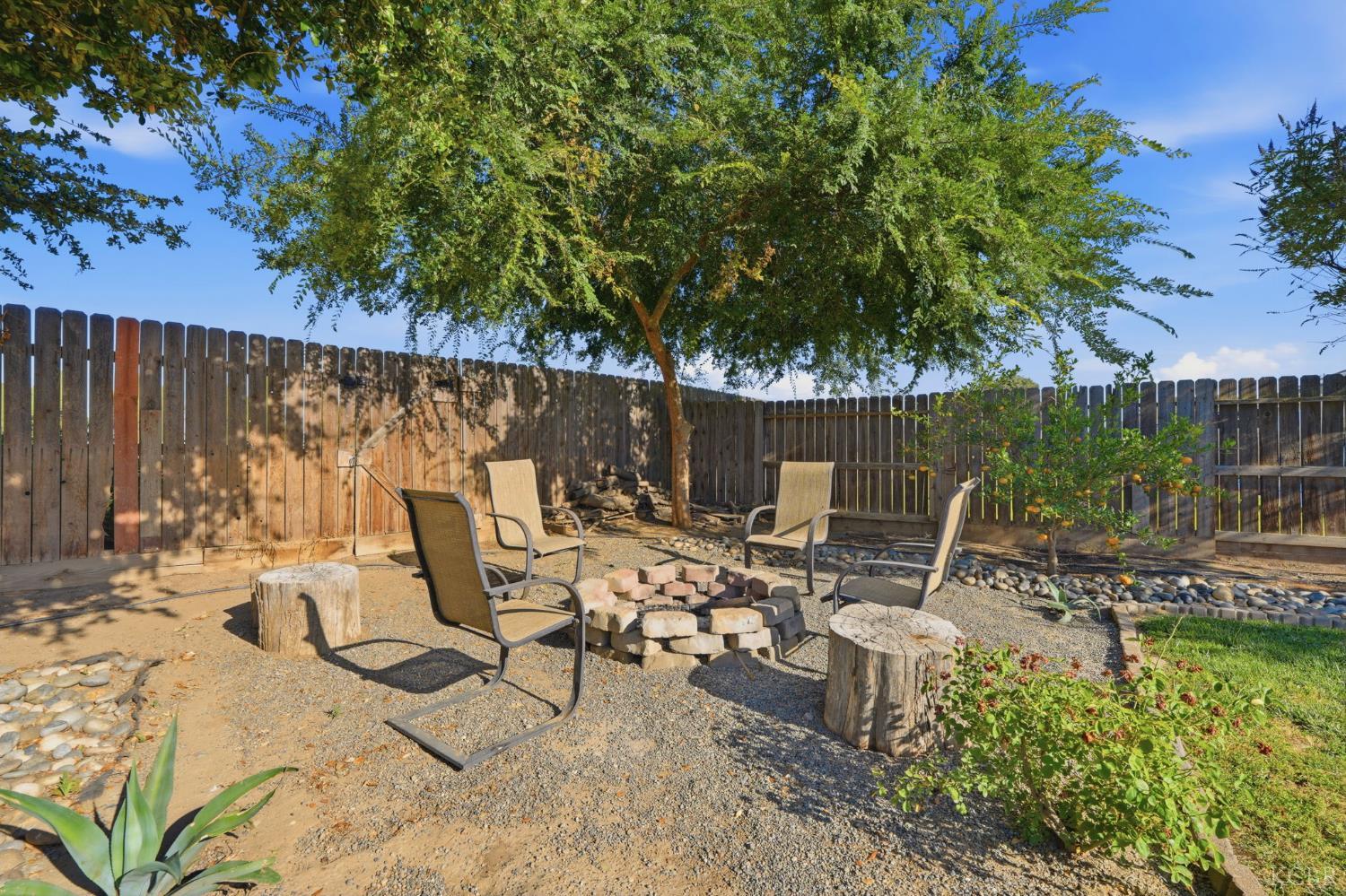 1078 Geneva Dr, Lemoore, CA 93245