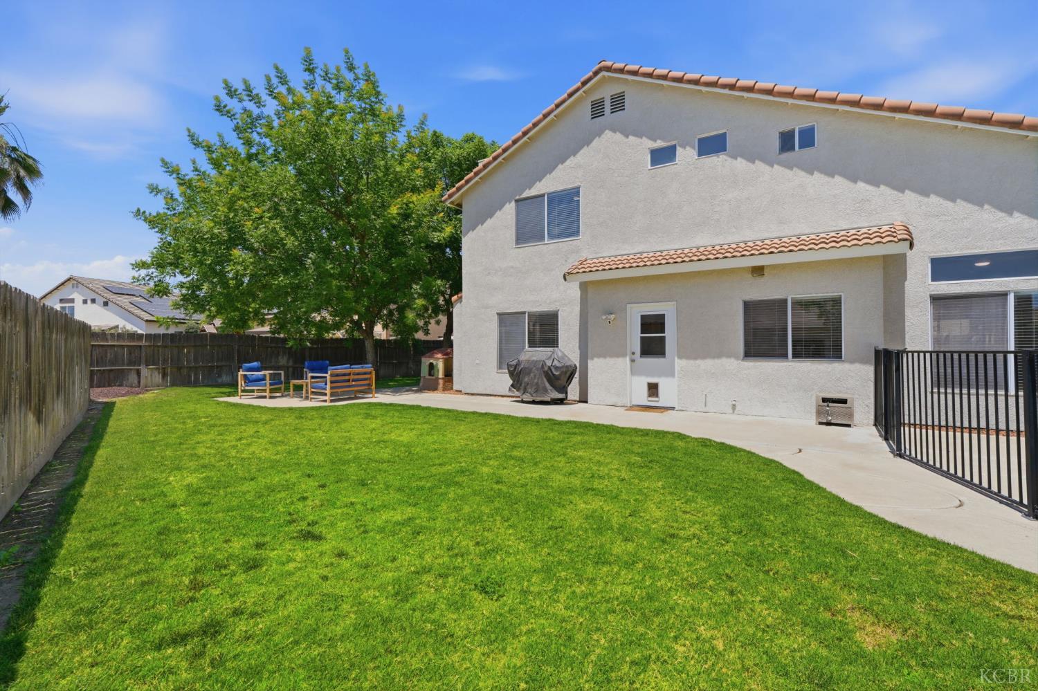 917 Margaret Cir, Hanford, CA 93230