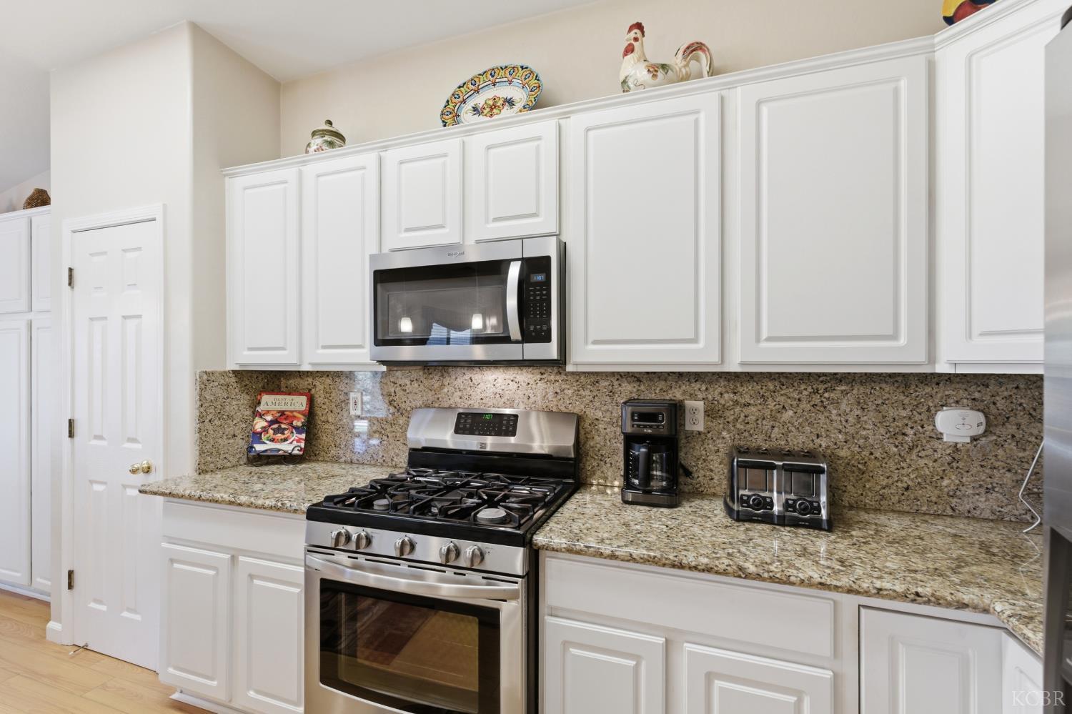 1930 N Sonoma Ct, Hanford, CA 93230