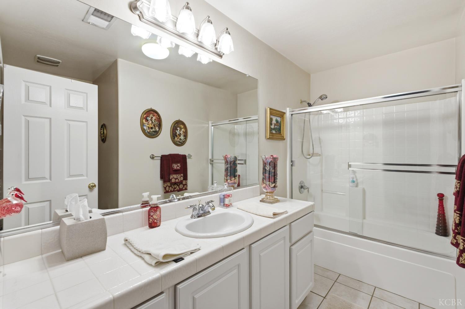 1930 N Sonoma Ct, Hanford, CA 93230